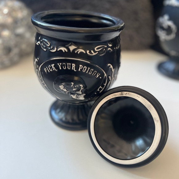 NWT Ceramic Apothecary Jar Embossed Ornate Skull Design “Pick Your Poison” 9.5” - Picture 10 of 15